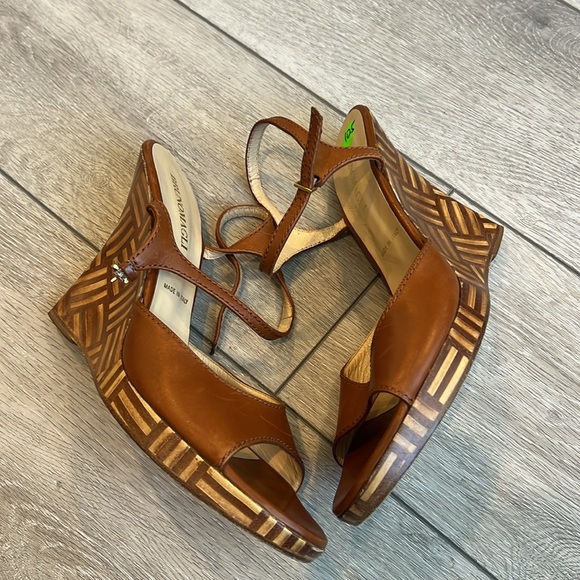 Bruno Magli made in Italy Brown leather Wedge embossed Sandals size 10.5 - Picture 6 of 11